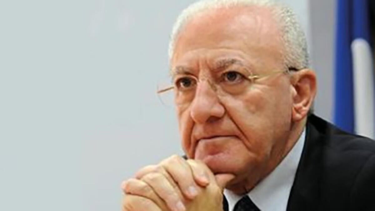 Covid e vaccini, indagato De Luca - 