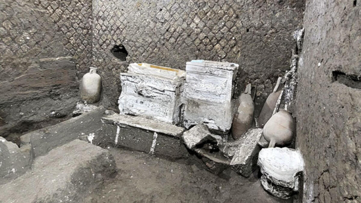 Pompei, dagli Scavi emerge una stanza degli schiavi con gli arredi - 