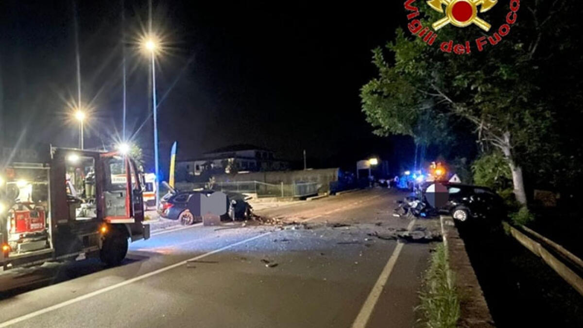 Schianto nella notte in Campania: due giovani vittime - 