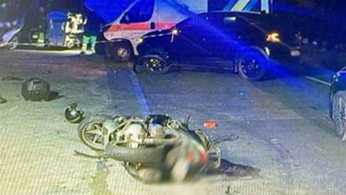 Guida lo scooter e investe mucca: finisce in ospedale - 