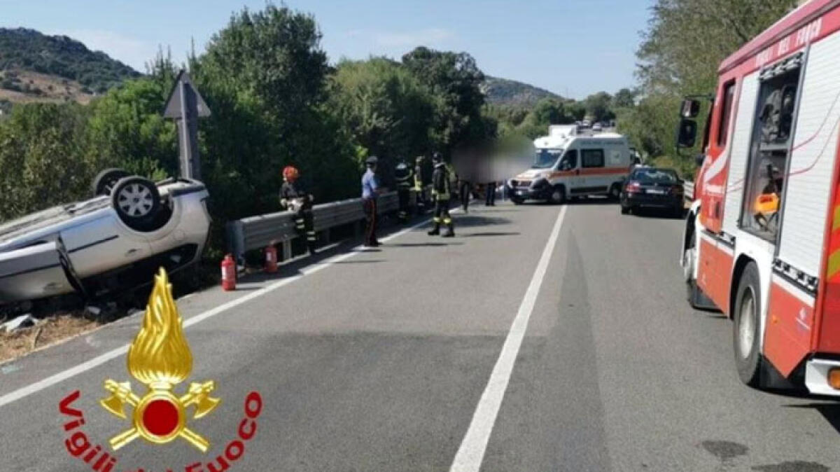 Auto finisce fuori strada, muore neonato di 3 mesi sbalzato dalla vettura - 
