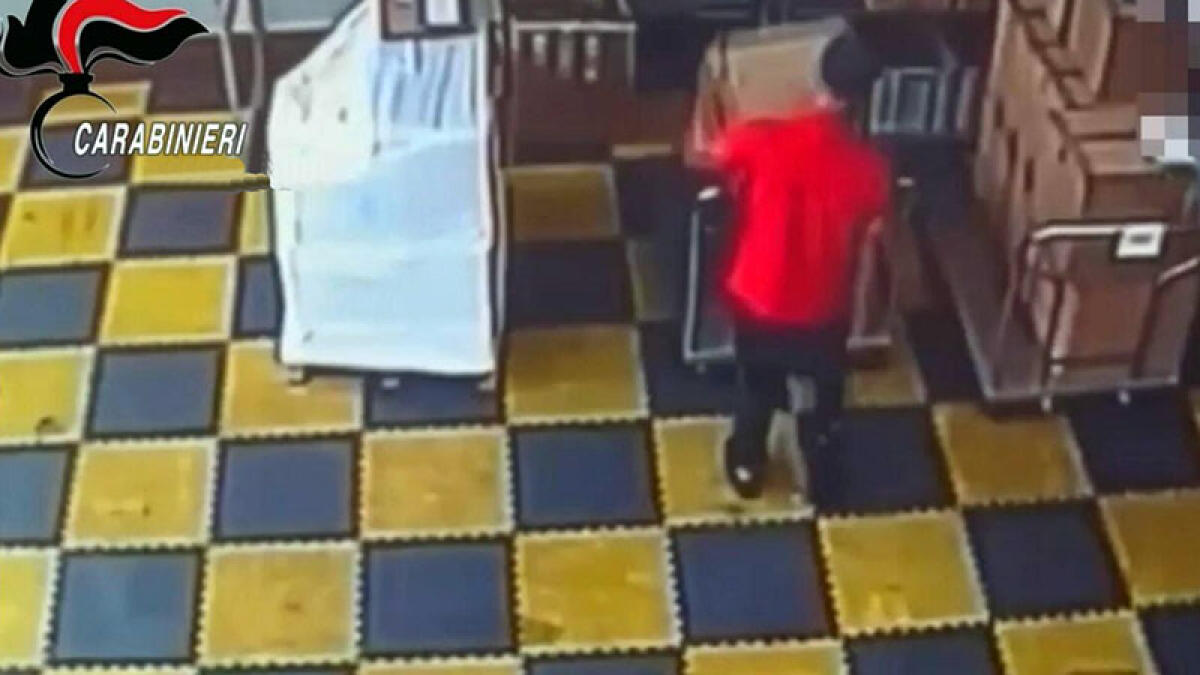 Finti corrieri truffavano aziende tessili: 5 arresti, uno a San Giuseppe Vesuviano - 