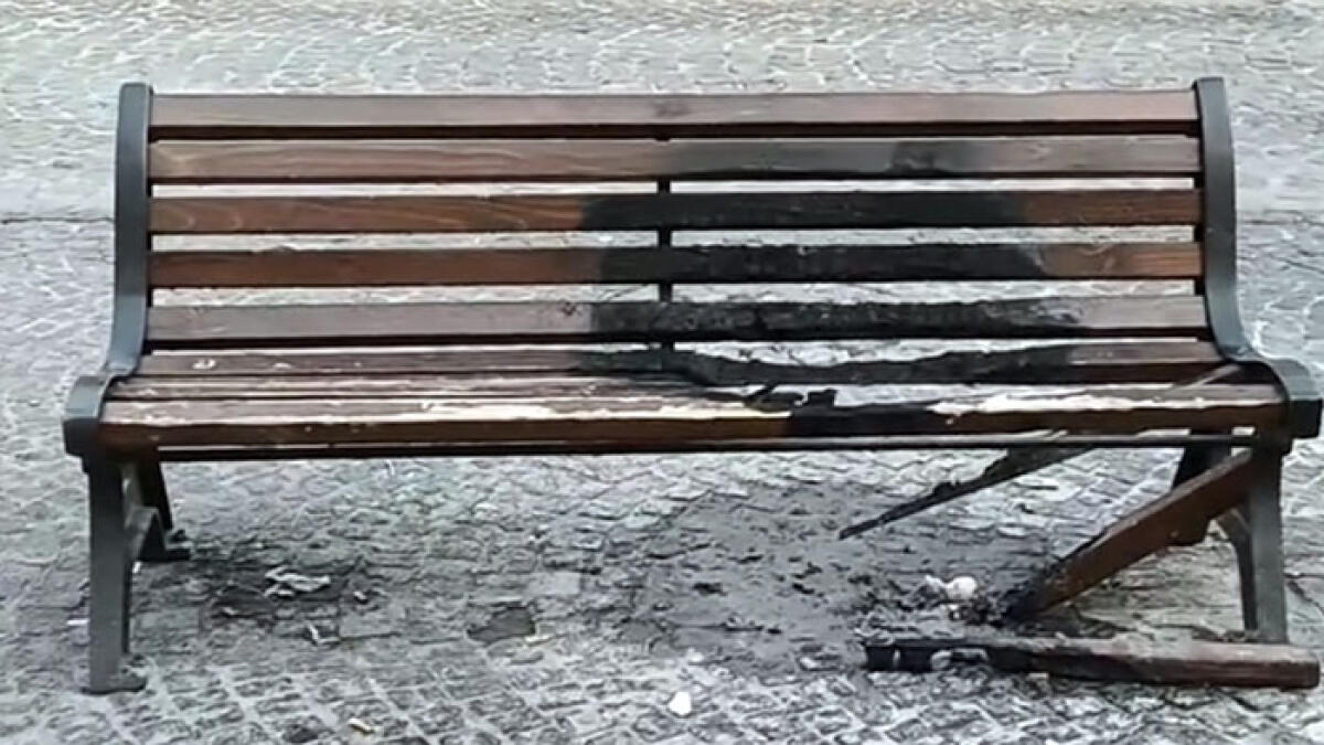 Bruciata panchina nei Paesi Vesuviani - 