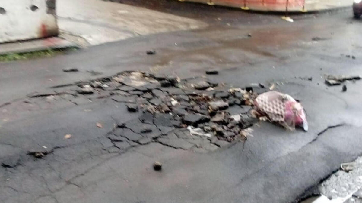 Poggiomarino, la pioggia danneggia strada appena riasfaltata. Il sindaco: "Ecco cosa è accaduto" - 