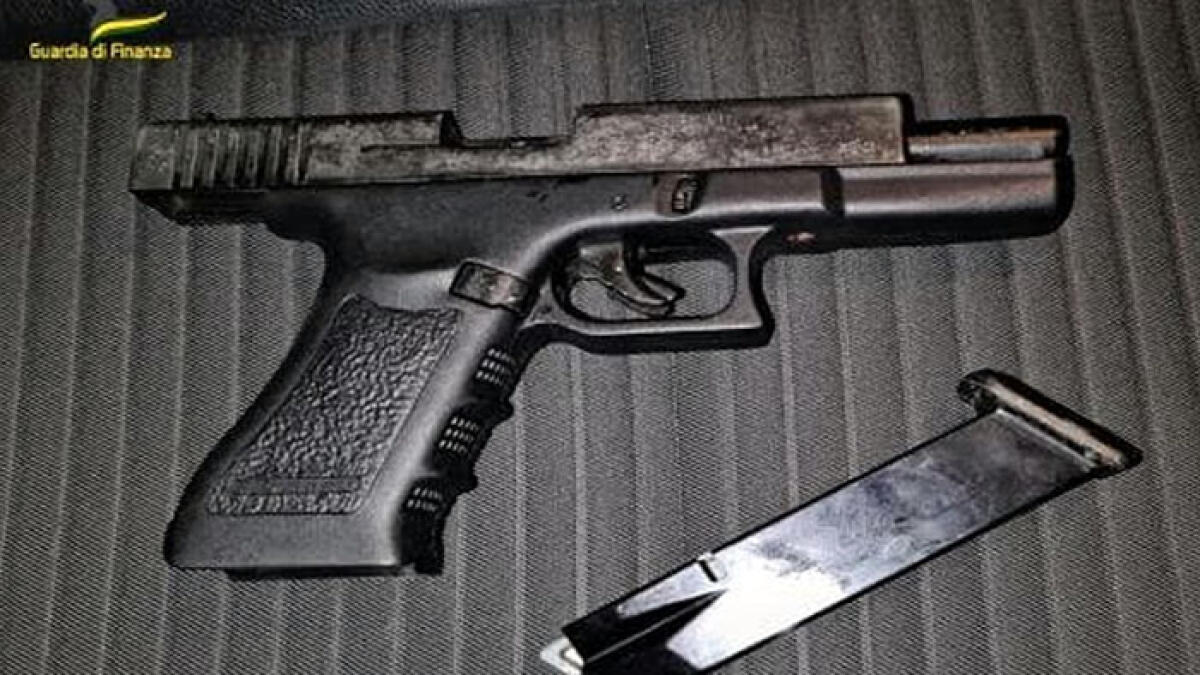 In auto con pistola, coltello e droga: preso a Scafati - 