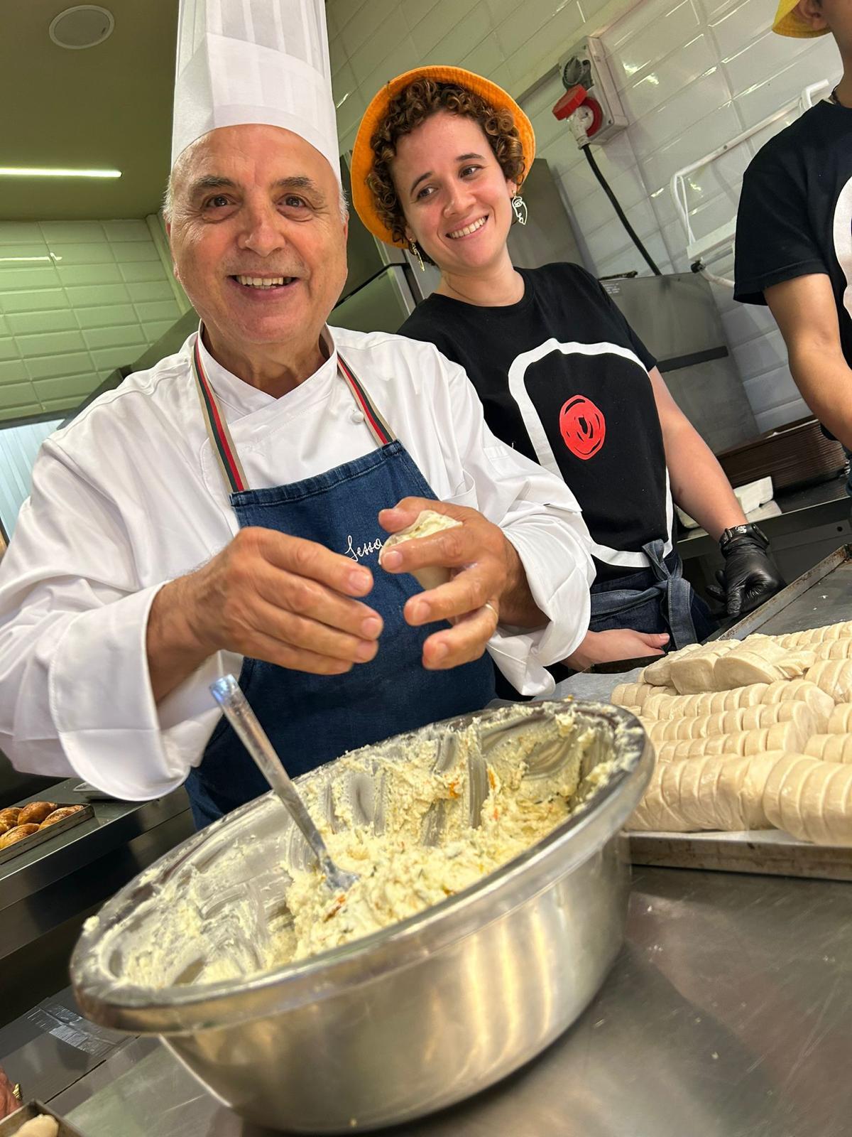 Ottaviano, la Pasticceria Sessa riapre nella sede storica: un omaggio ai 52 anni di attività - 