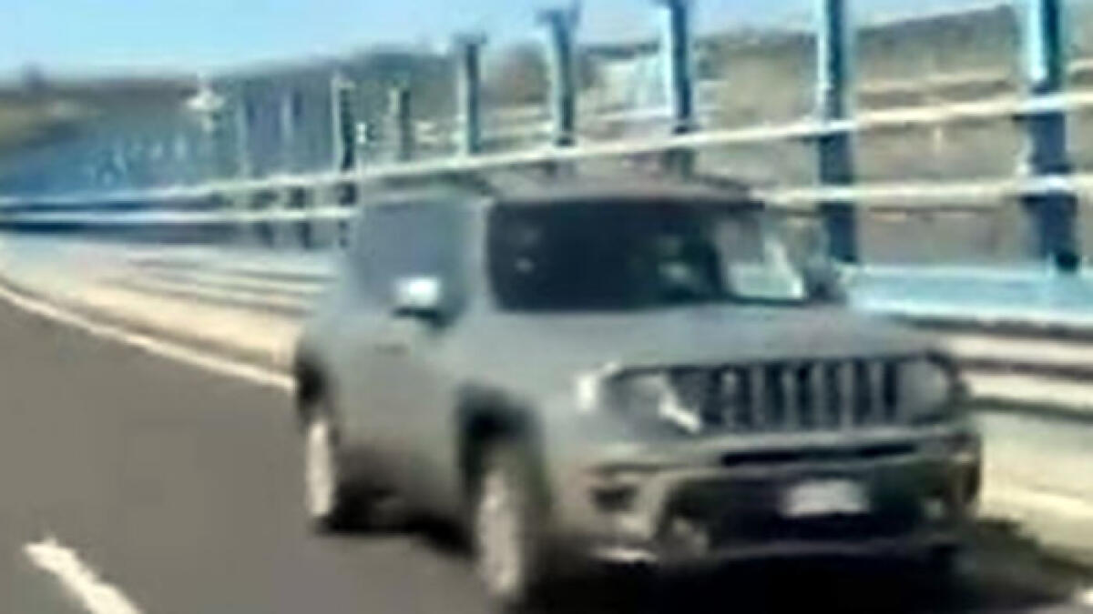 Auto in retromarcia sulla Tangenziale: il folle video finisce sul web GUARDA IL FILMATO - 