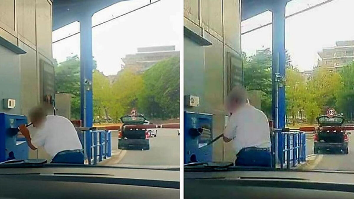 Tangenziale, automobilista apre la cassa con il piede di porco - 