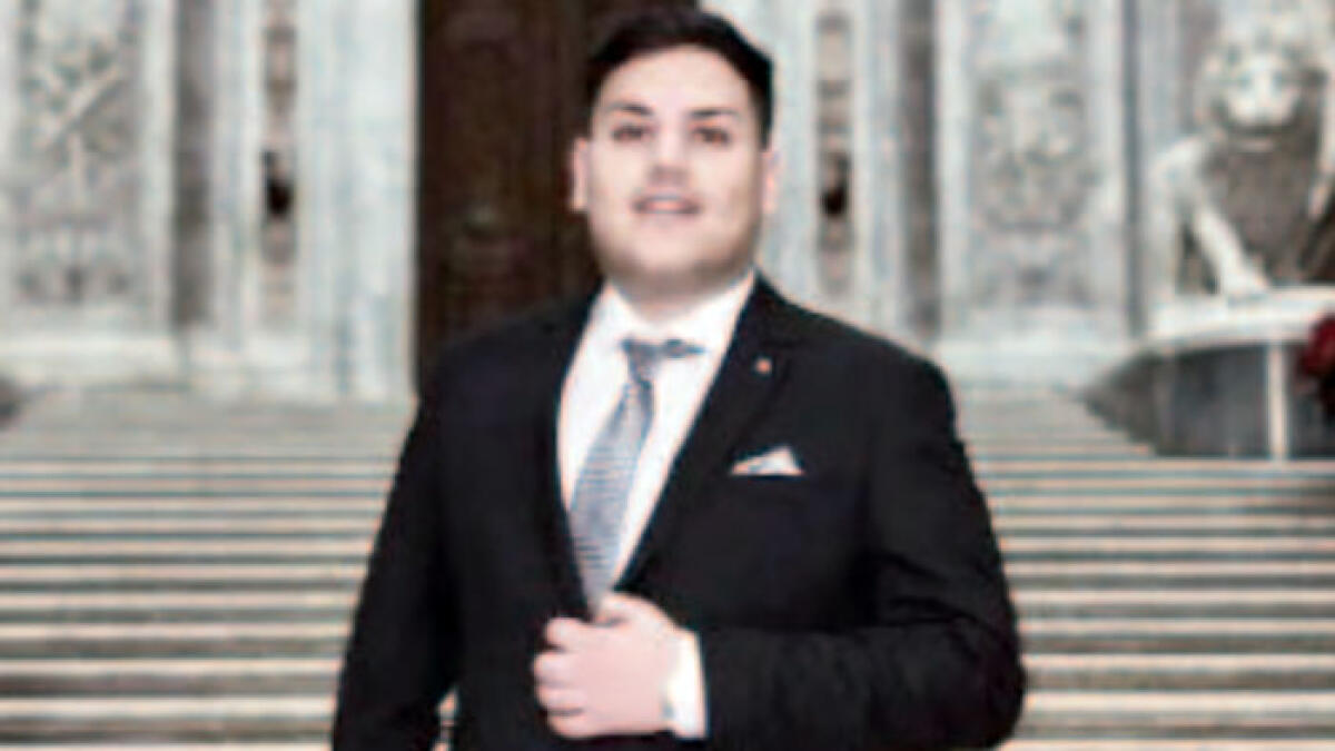 Si scontra con la polizia impegnata in un inseguimento, Marco muore a 26 anni - 