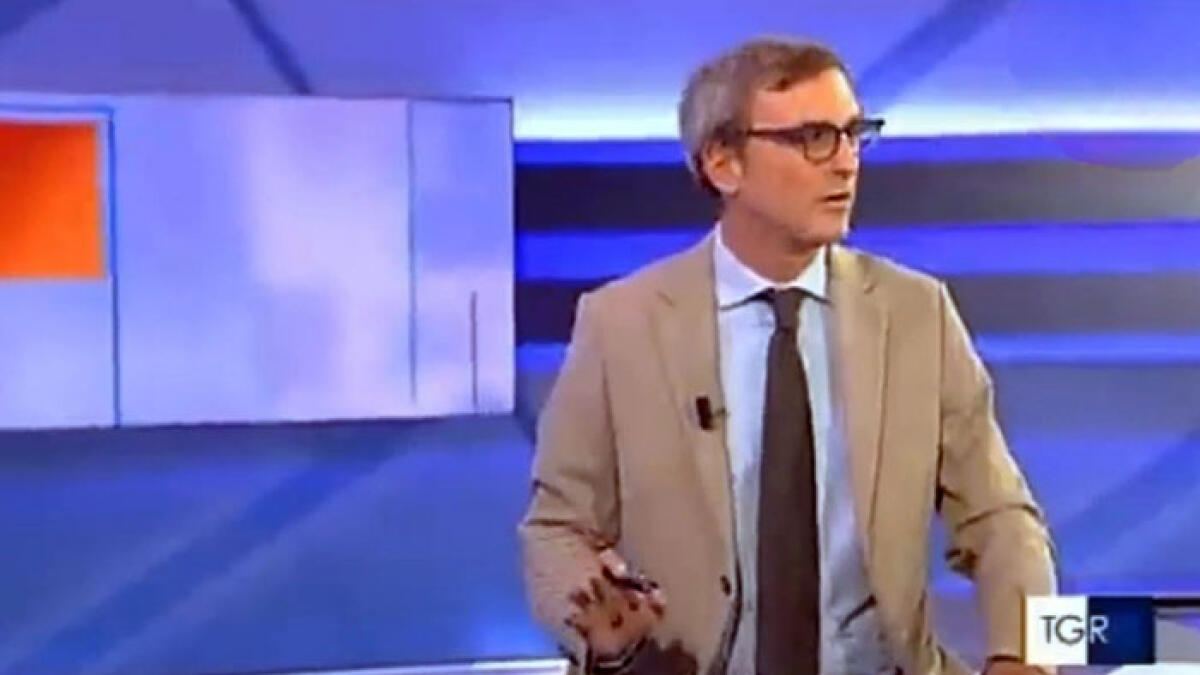 Terremoto in diretta al Tg3, panico in studio GUARDA IL VIDEO - 