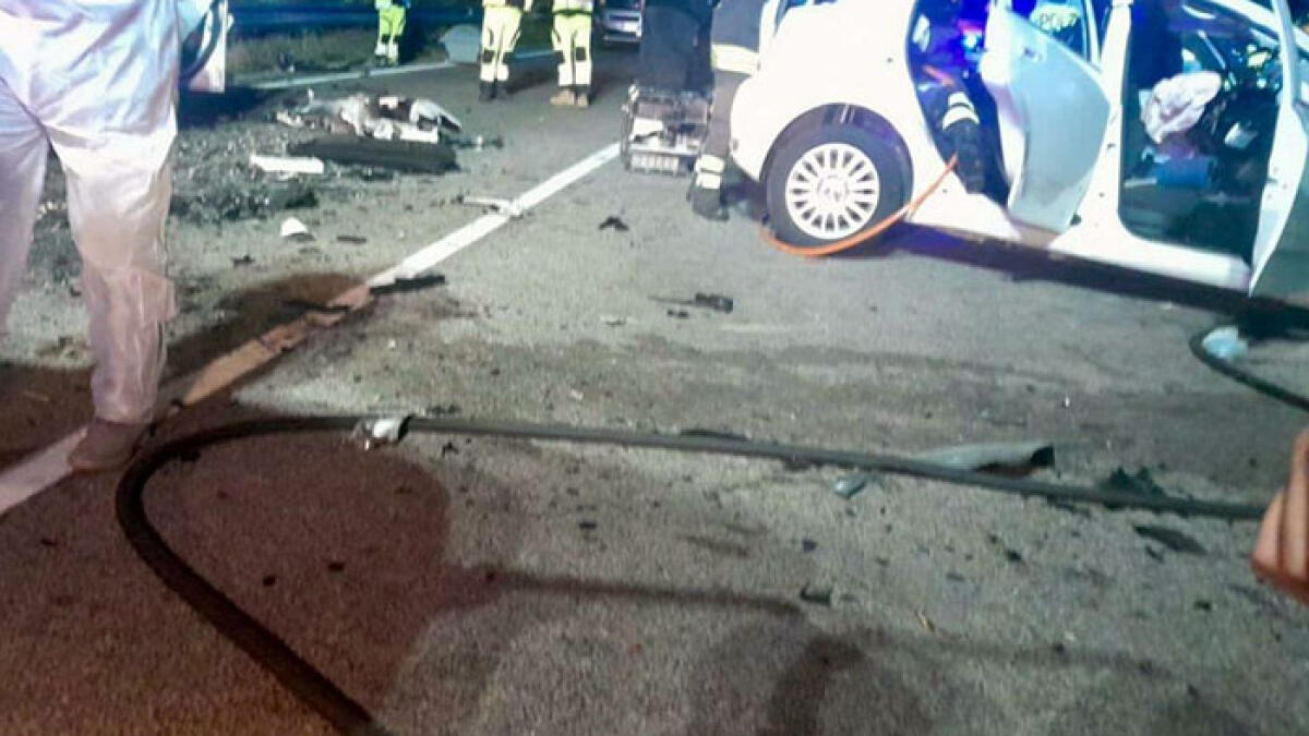 Incidente frontale sulla Superstrada, muoiono coppia di fidanzati e un terzo ragazzo - 