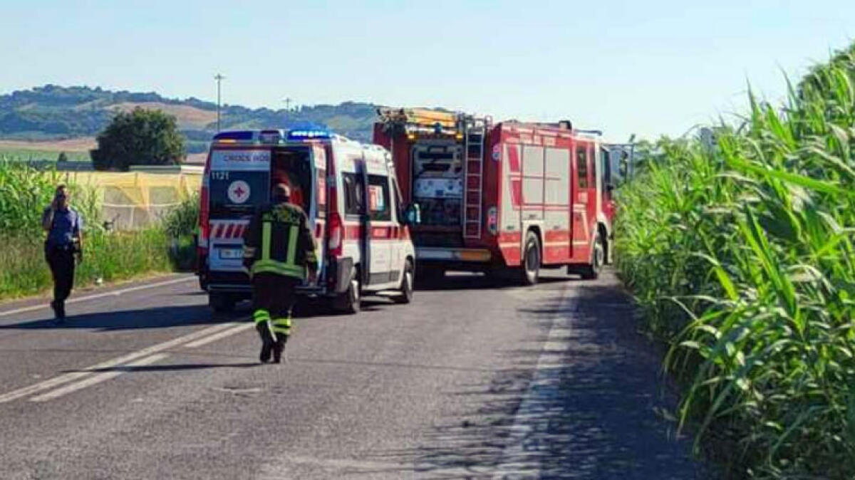 Terribile schianto tra un'auto e due moto sulla Statale nei Paesi Vesuviani - 