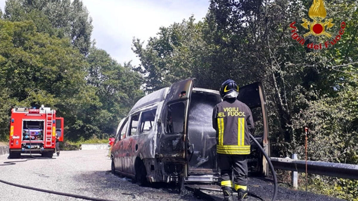 Va a fuoco il pulmino che portava i disabili a Montevergine - 