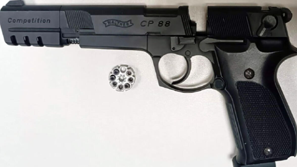 Pistola in faccia al grossista per non pagare la merce: arrestato ristoratore della Costiera - 