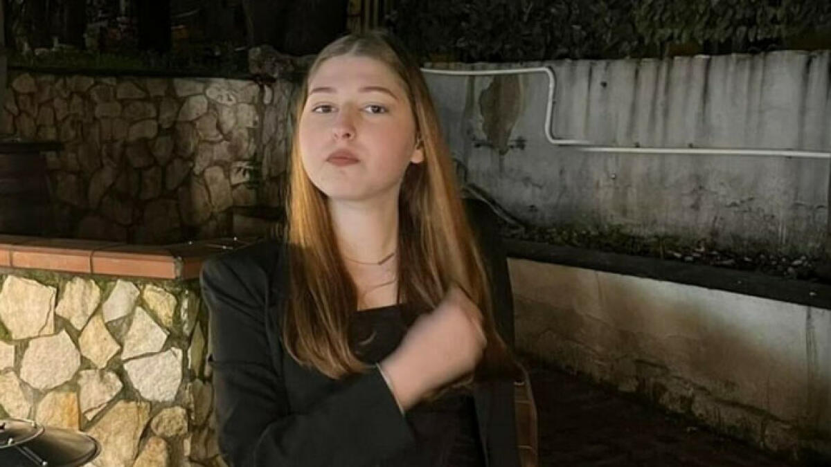 Maria Francesca è volata via a 17 anni: lacrime nel Napoletano - 