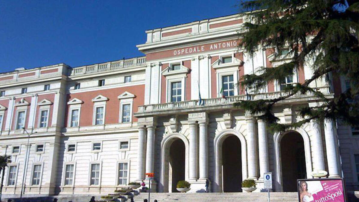 Ustionato mentre brucia sterpaglie, muore al Cardarelli - 