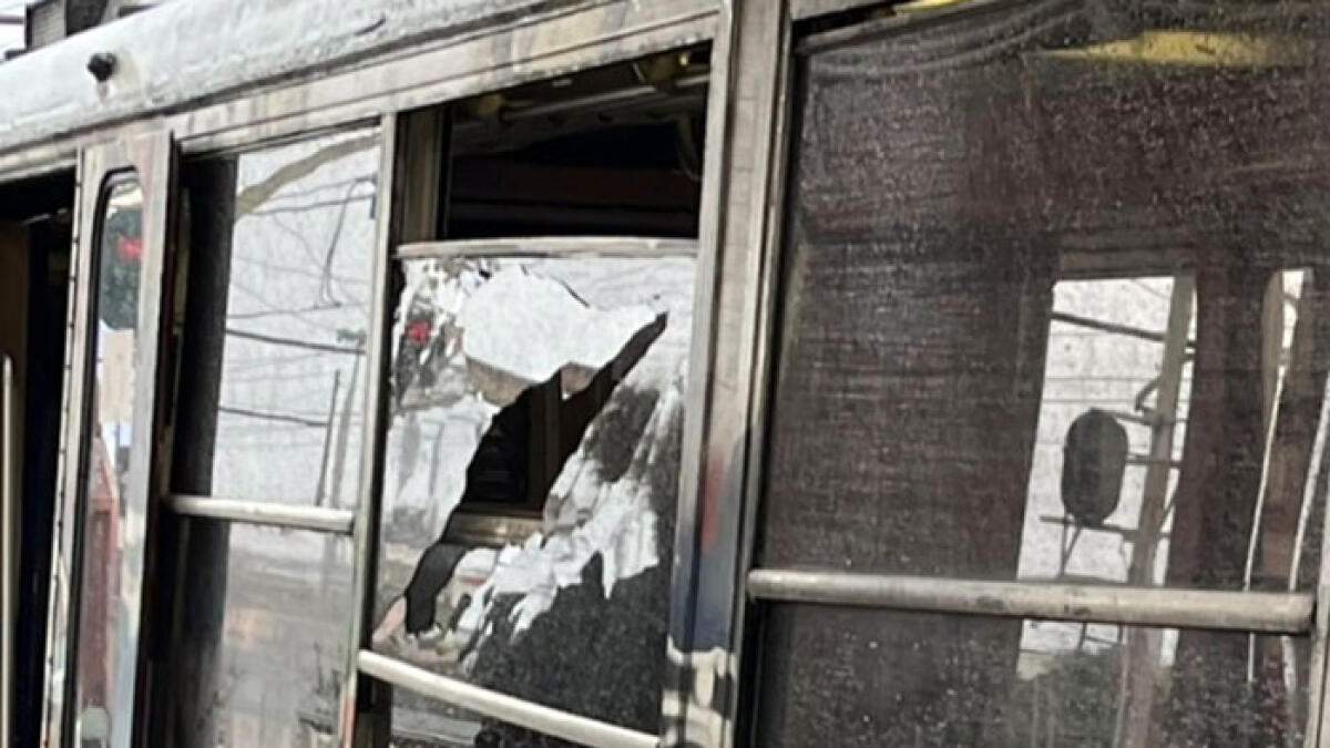 Atti vandalici contro i treni della Circumvesuviana: danni ingenti - 