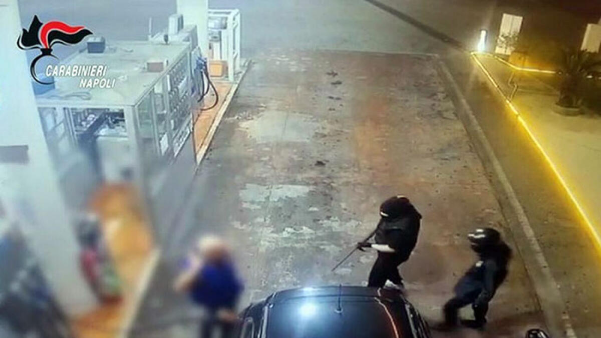 Rapine ai benzinai dei Paesi Vesuviani: arrestato un minorenne - 