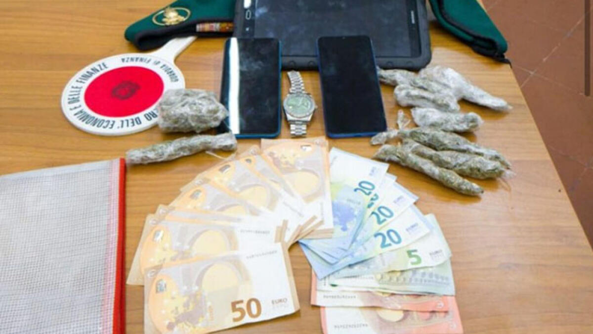 In auto con droga, soldi e Rolex. Preso a Boscoreale - 