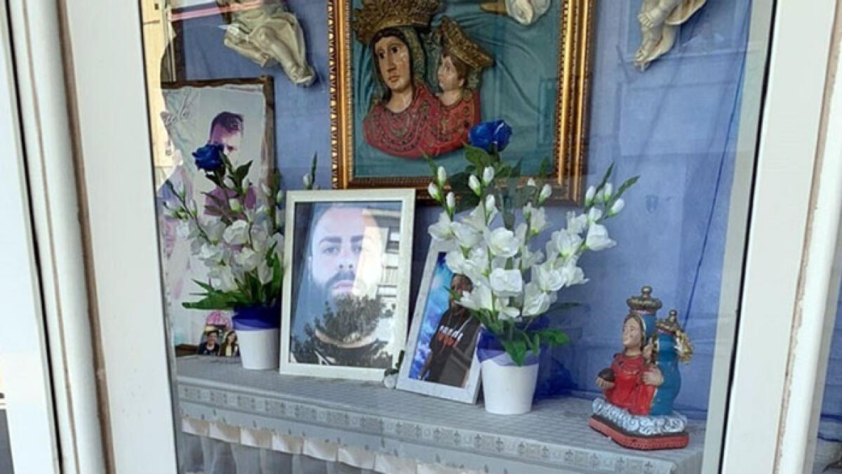 Demolita cappella votiva con le foto dei camorristi - 