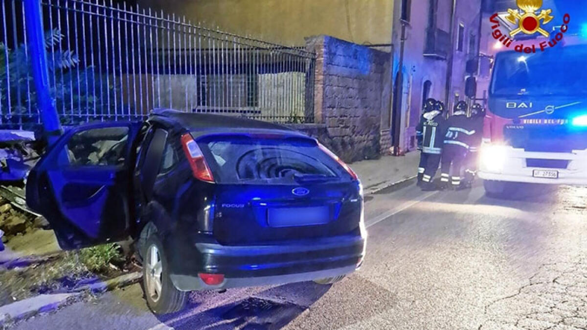 Incidente nella notte, 19enne in fin di vita - 