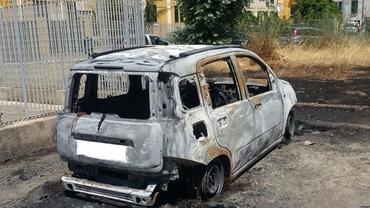 In fiamme l'auto di una donna incensurata nel Nolano - 
