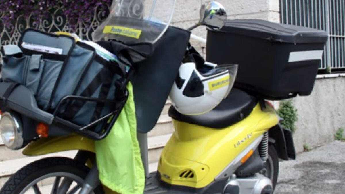 Rapinato lo scooter di un postino nel Napoletano - 