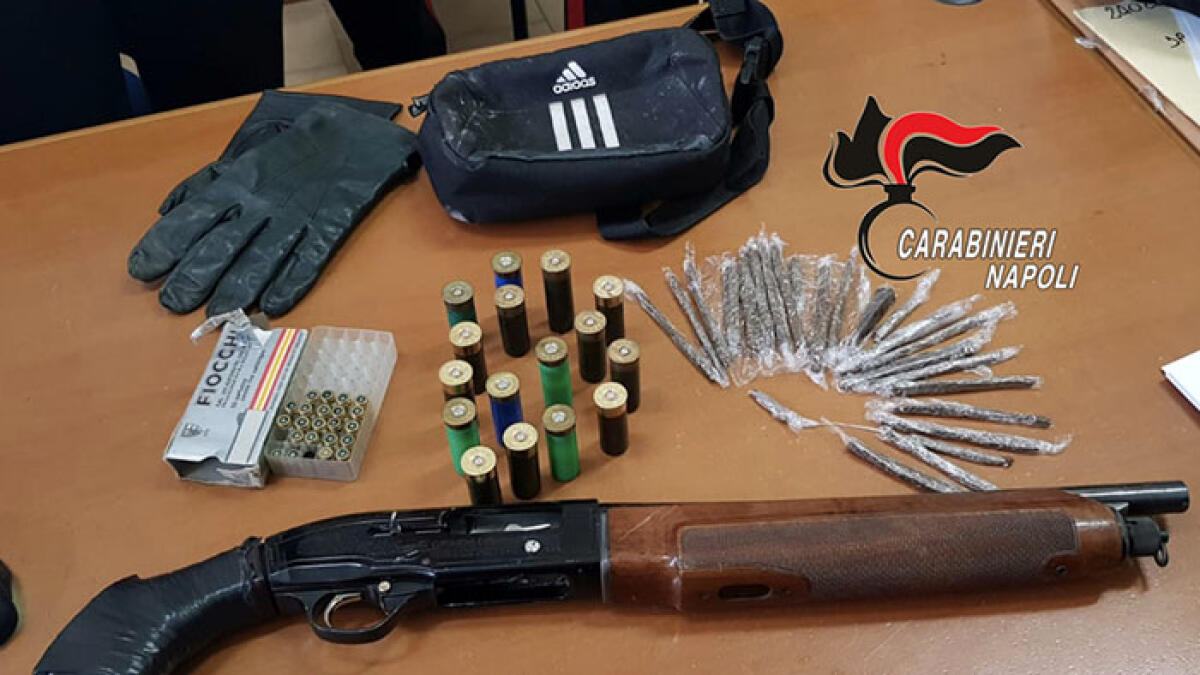 Tre fucili rubati sotterrati in campagna, preso nei Paesi Vesuviani - 