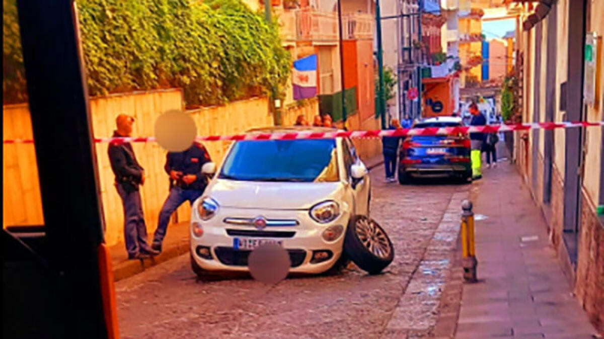 Rapina alle Poste nei Paesi Vesuviani, vanno contromano e finiscono contro bus - 