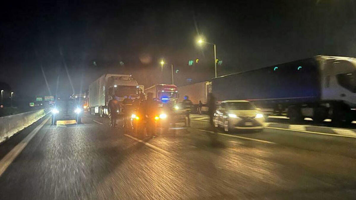 Auto contro camion sull'A30, due feriti incastrati nell'abitacolo - 