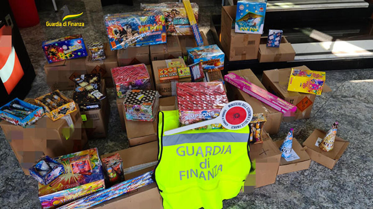 Il primo sequestro di botti a Poggiomarino: 36mila fuochi d'artificio - 