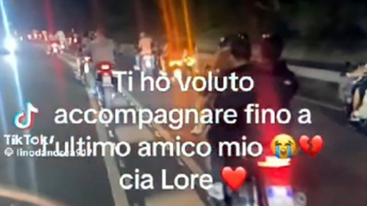 Funerali "Mister Pella Pazza", corteo selvaggio di moto in strada GUARDA IL FILMATO - 