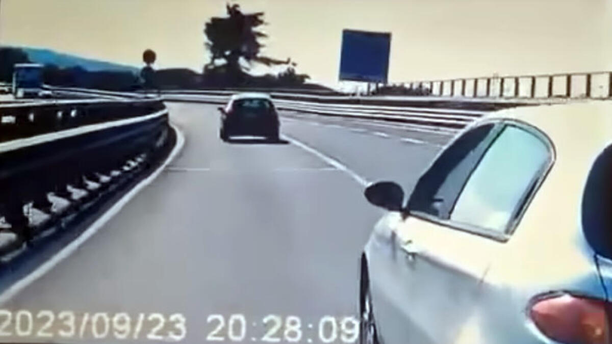 Braccato dai rapinatori sulla Statale, riesce a scappare GUARDA IL VIDEO - 