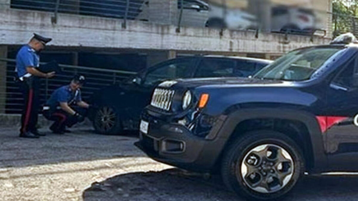 Bucate decine di gomme alle auto nel multiparking - 