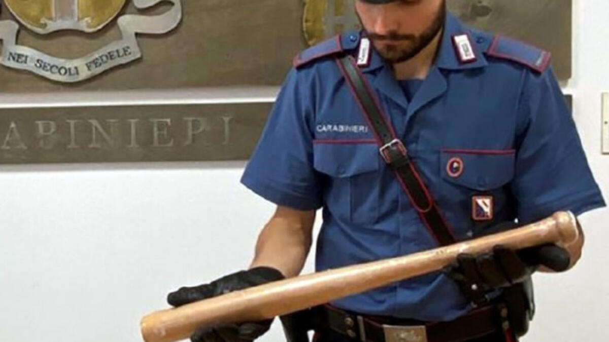 Lite con mazza da baseball al Centro Commerciale Campania - 