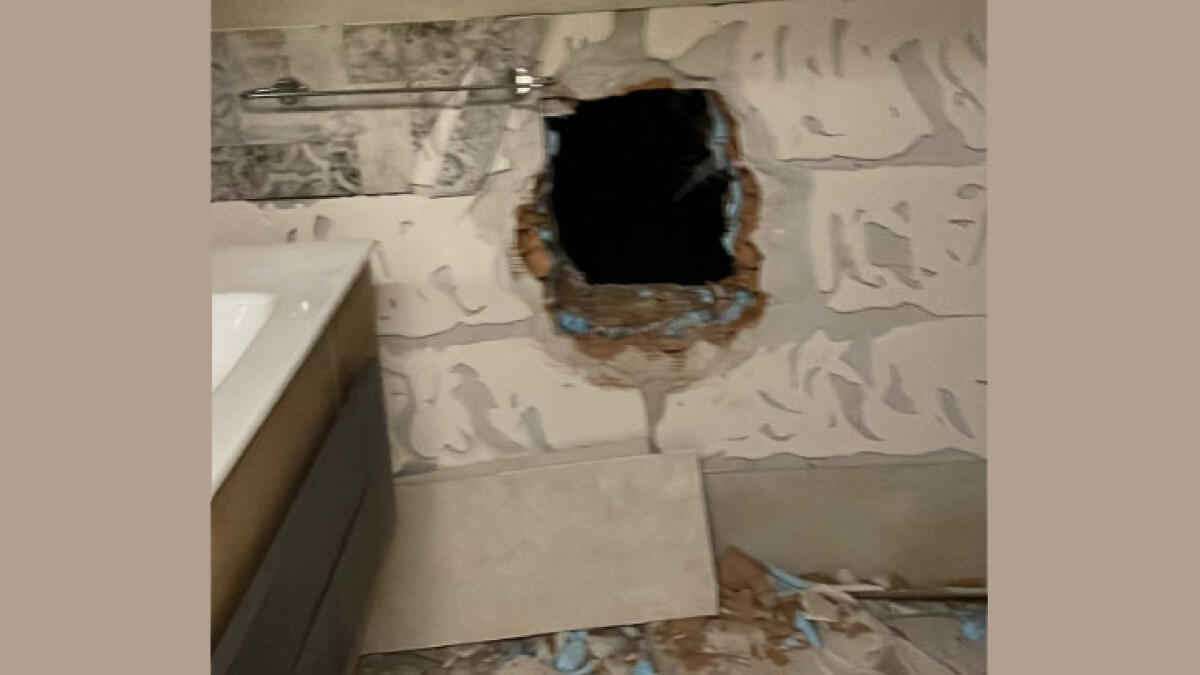 Ladri sfondano un muro per svaligiare una casa a Saviano - 