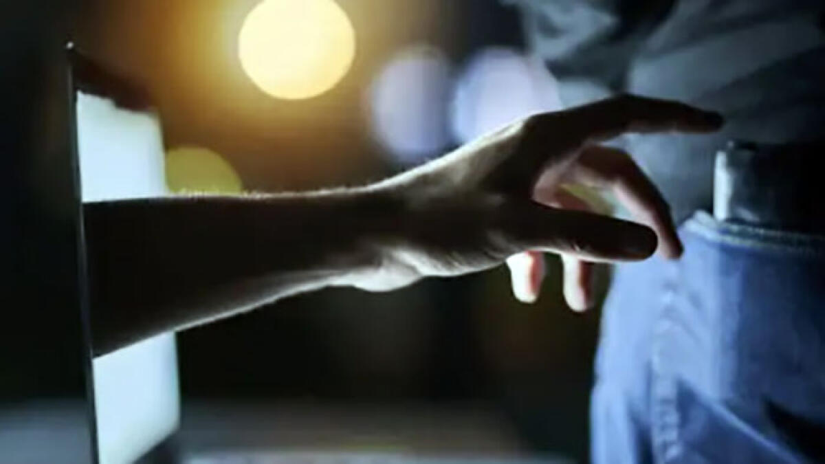 Donna rapinata sull'autobus Napoli-Scafati: caccia all'uomo a bordo del mezzo ed in strada - 