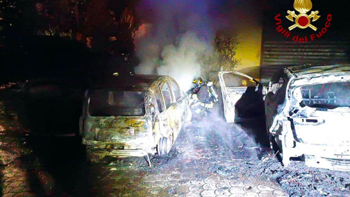 Incendiate tre auto della stessa famiglia - 