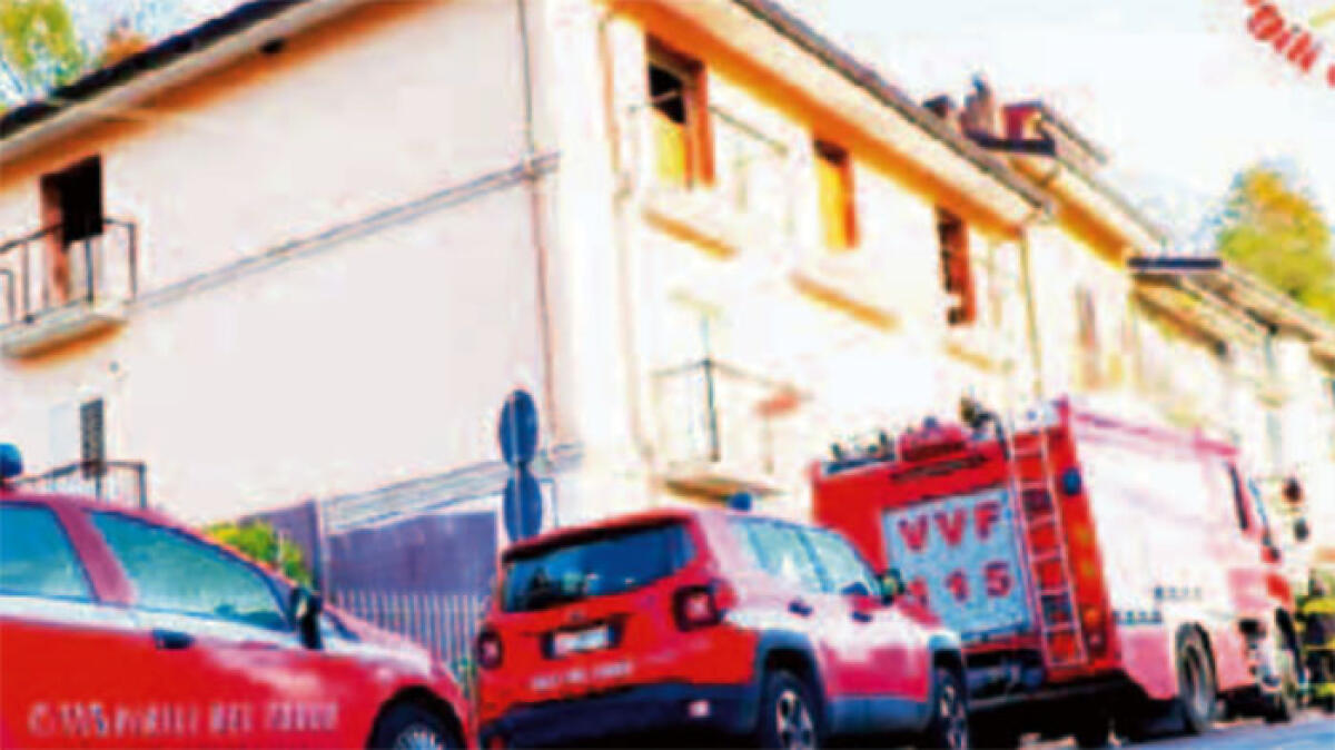 Solo in casa, muore carbonizzato per una sigaretta - 