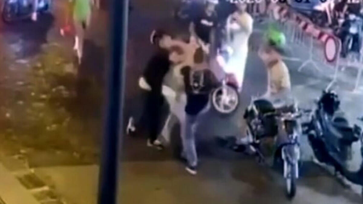 Fugge all'alt e torna in manette uno degli aggressori dell'appuntato: il video diventò virale - 