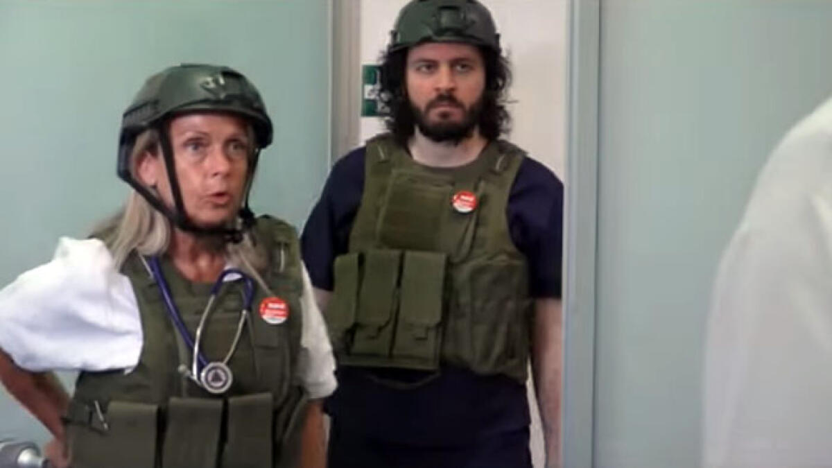 Giubbotti antiproiettile ed elmetti, ecco il video medici di Napoli e provincia - 