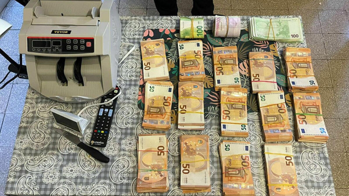 Casa occupata dai rom, trovati 100mila euro in contanti - 