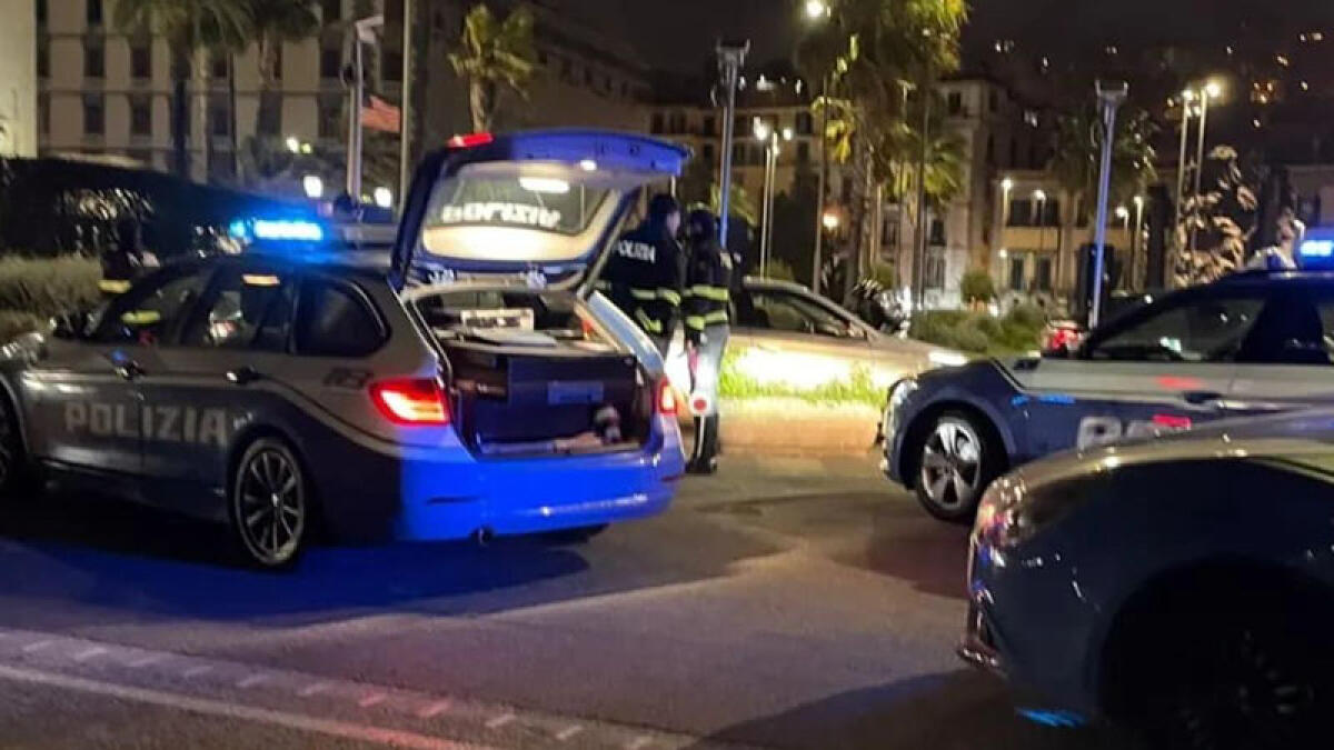 Movida selvaggia, la polizia mette a ferro e fuoco le zone gremite di giovani - 