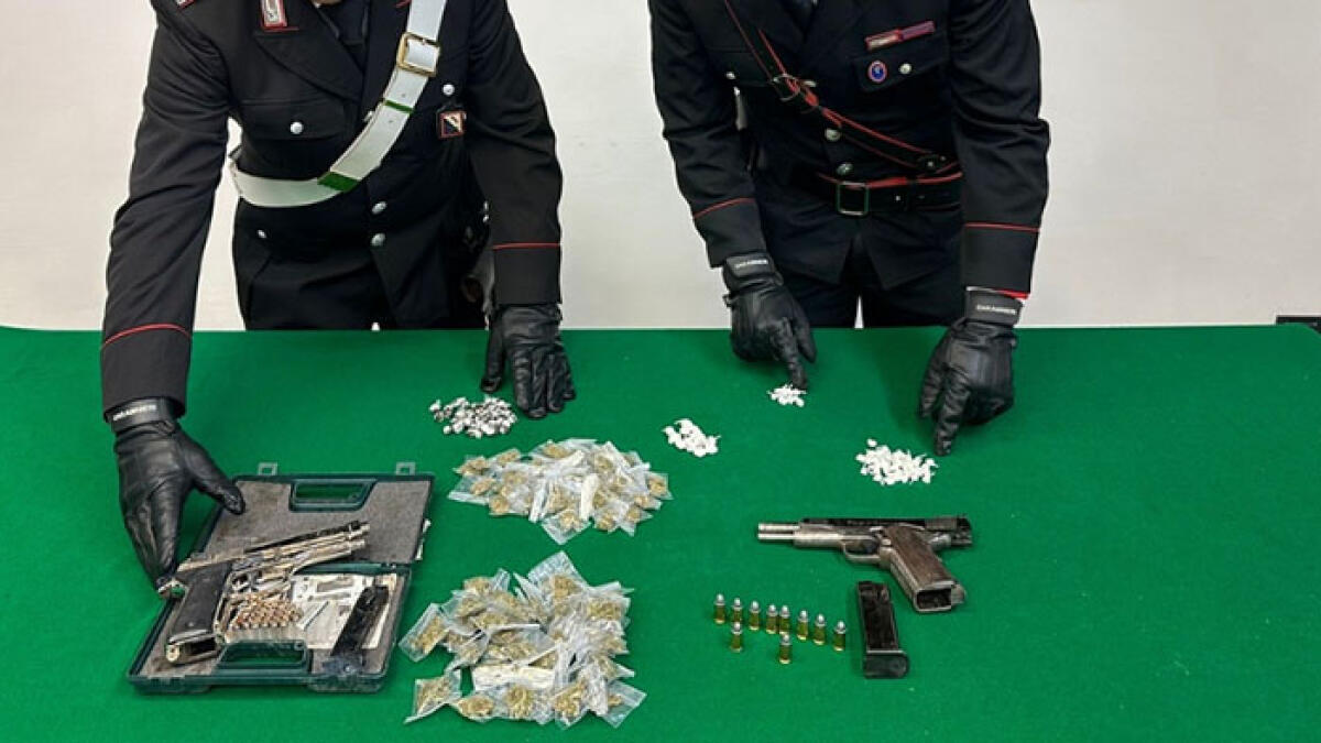 Armi murate nei Paesi Vesuviani: erano dietro l'altare di Padre Pio - 