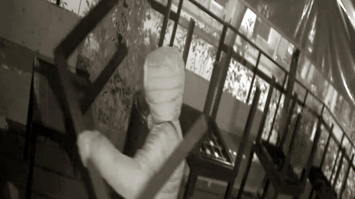 Furto nella pizzeria della legalità di don Merola - 