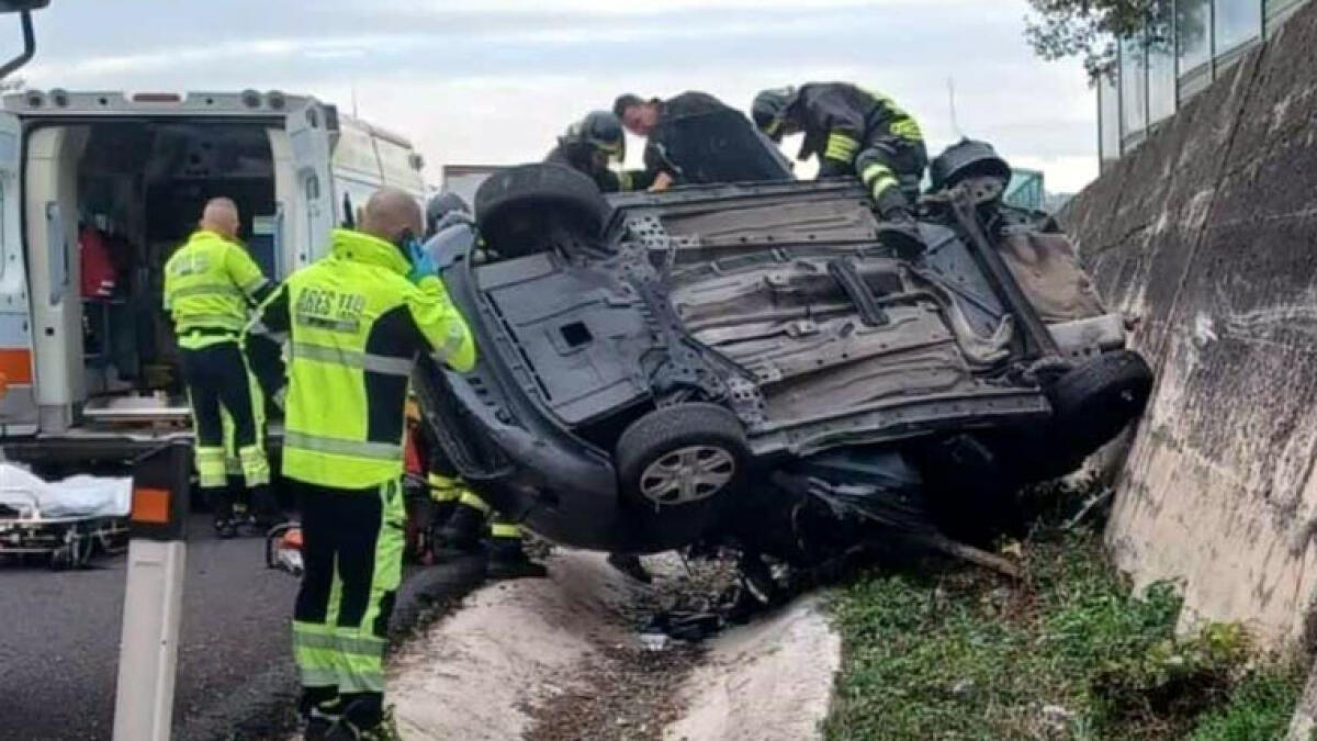 Si ribalta auto sull'A1 verso Napoli: muore ragazza di 21 anni, grave il padre - 
