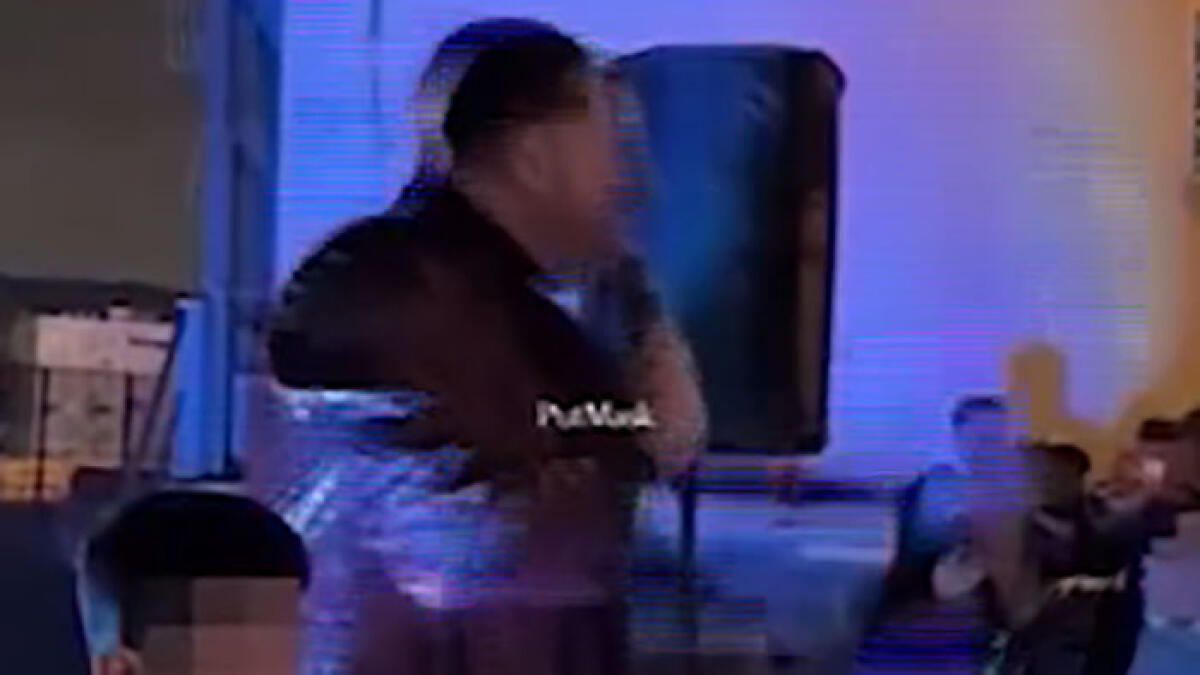 Vestaglia di Cutolo e inno per il superboss, bufera sul neomelodico GUARDA IL VIDEO - 