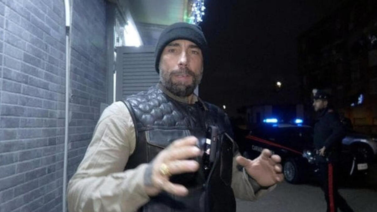 Brumotti linciato a Napoli mentre gira un servizio per Striscia - 