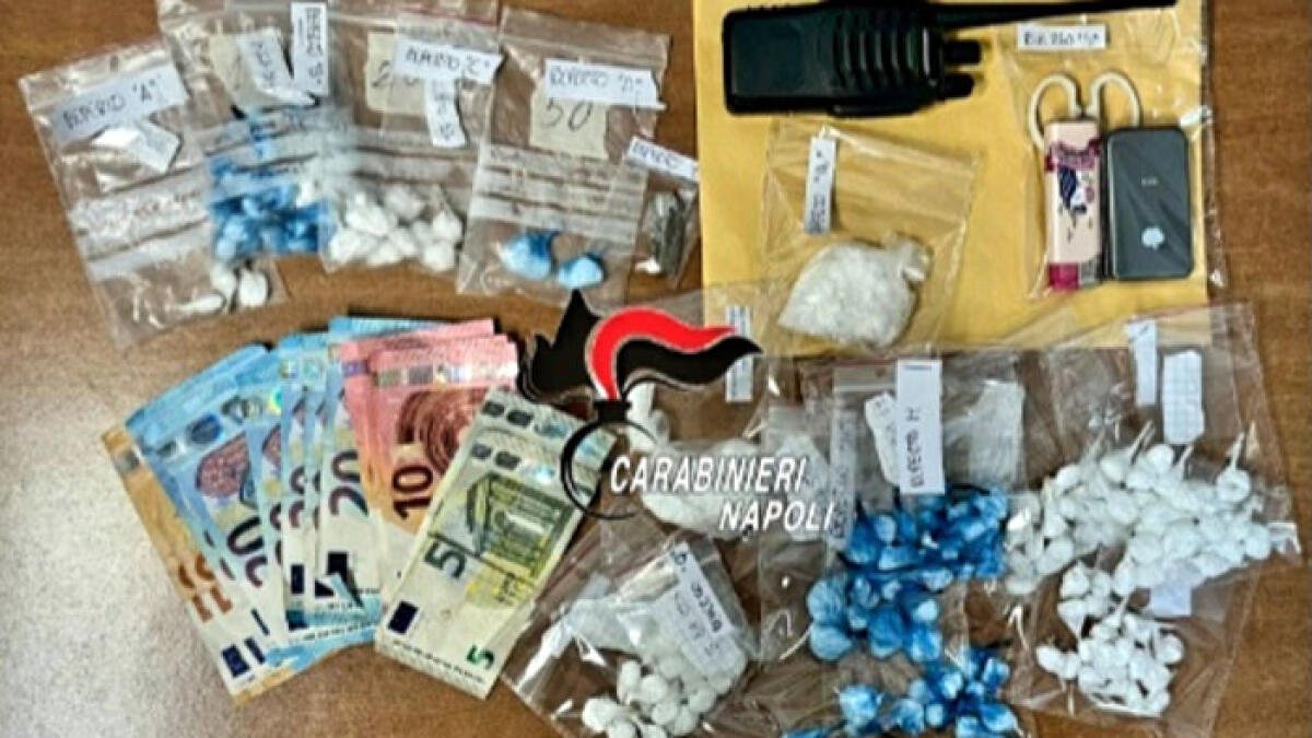 In strada con 167 dosi di droga, preso pusher nel Nolano - 