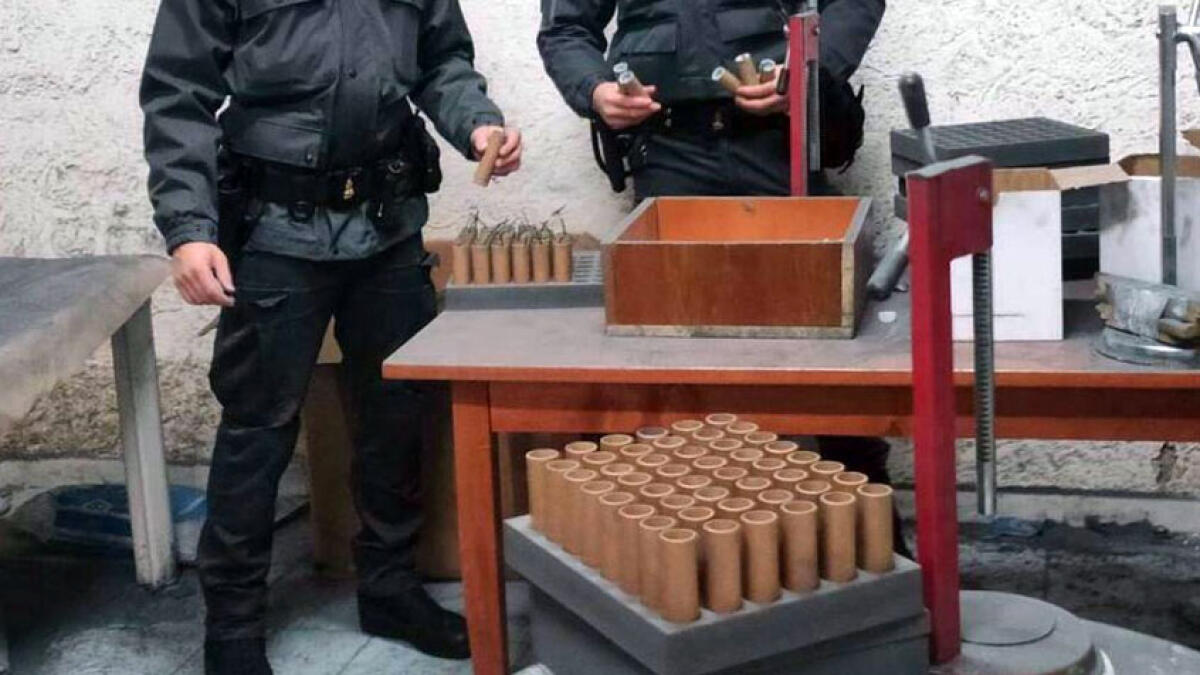 Oltre 10mila botti killer nel laboratorio di un negozio: "Poteva esplodere tutto" - 